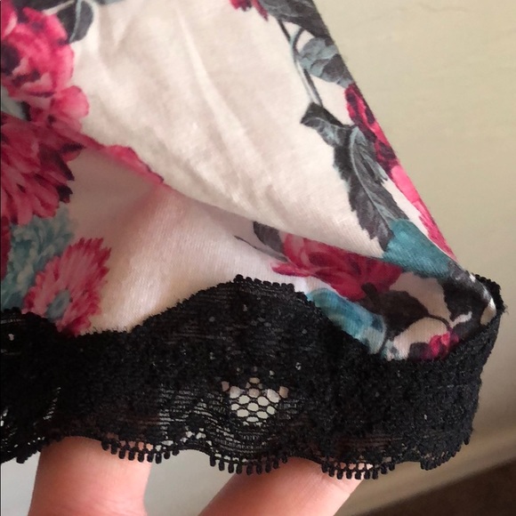 Pink Floral Crop Top 🌺💞 - Picture 2 of 2